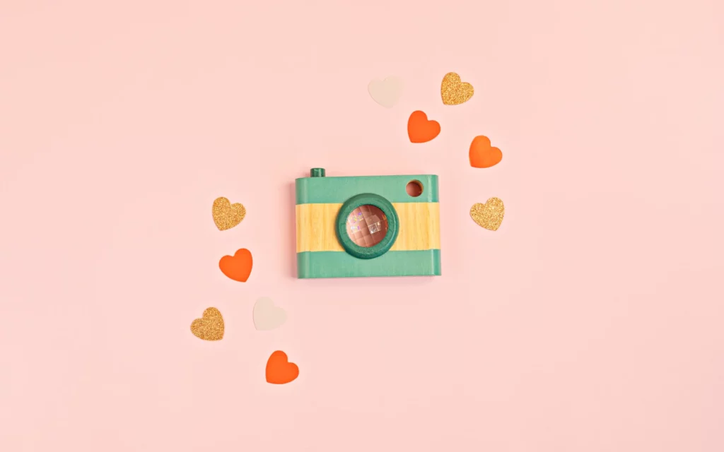 Wooden camera toy with hearts