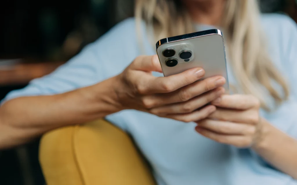 A woman on her mobile browser.