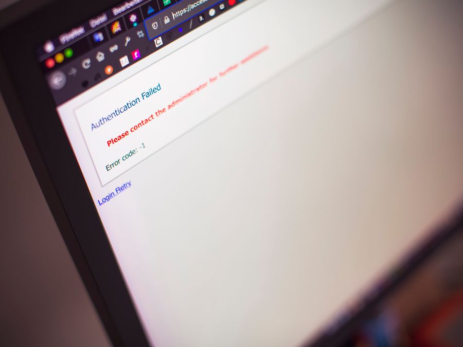 Close-up of a computer screen displaying an authentication failed message.